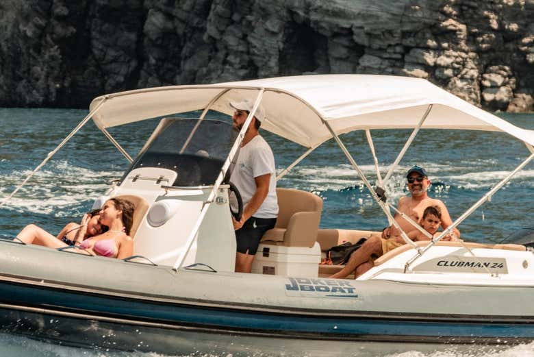 Passando próximo aos penhascos do golfo