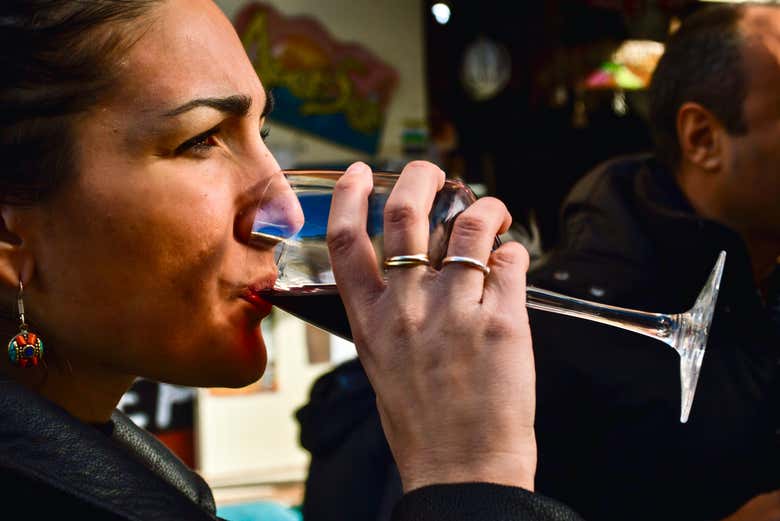 Saboreando um delicioso vinho